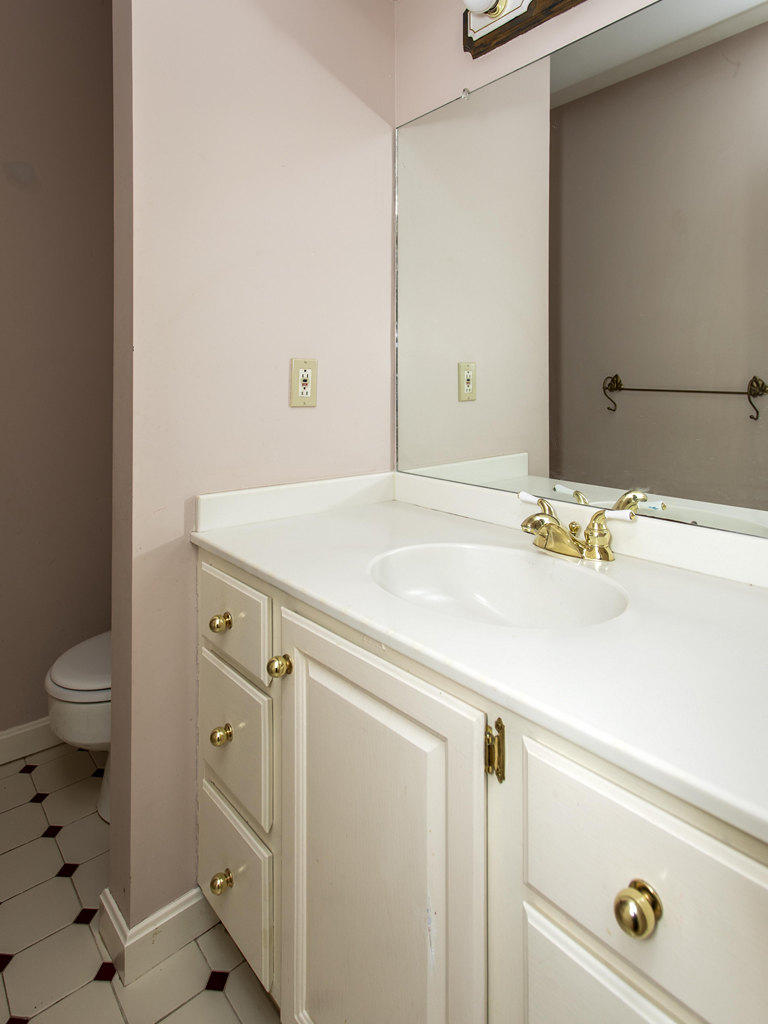 4 West Harbor Pond Road, Unit 4 Boothbay Harbor, ME 04575 - Photo 17 of 33 Half Bath
