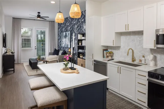 $3,999 | 5127 West Tyson Avenue, Unit TH3, Tampa, FL 33616