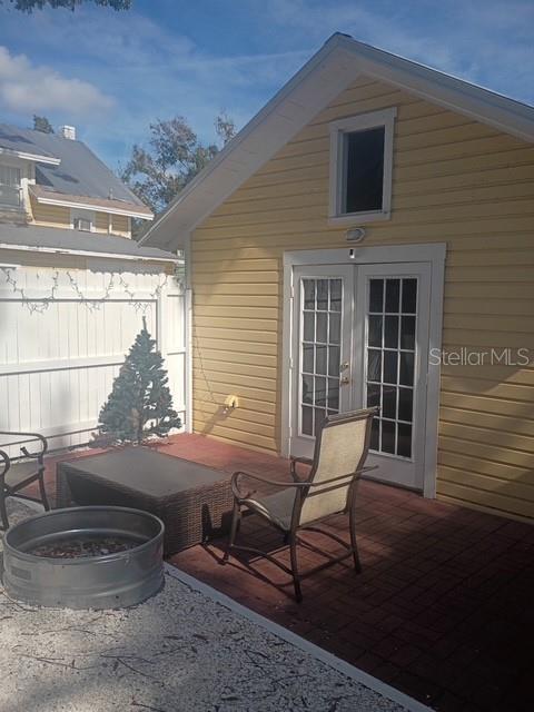 1622 9th Street, Unit B Sarasota, FL 34236 - Photo 11 of 15 a living room with furniture and a window