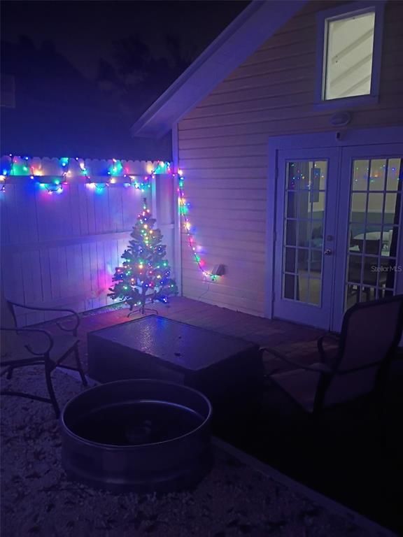 1622 9th Street, Unit B Sarasota, FL 34236 - Photo 12 of 15 a vase of flowers sitting on a table