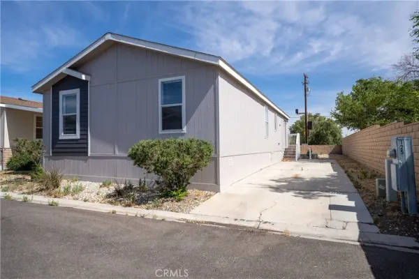 a front view of house with yard