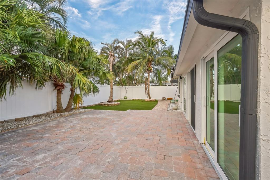 747 Pruitt Drive Madeira Beach, FL 33708 - Photo 5 of 17