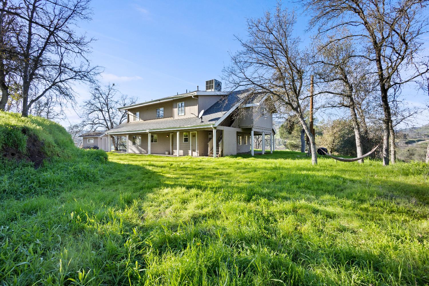 35171 Sand Creek Road Squaw Valley, CA 93675 - Photo 26 of 35 a front view of house with yard and green space