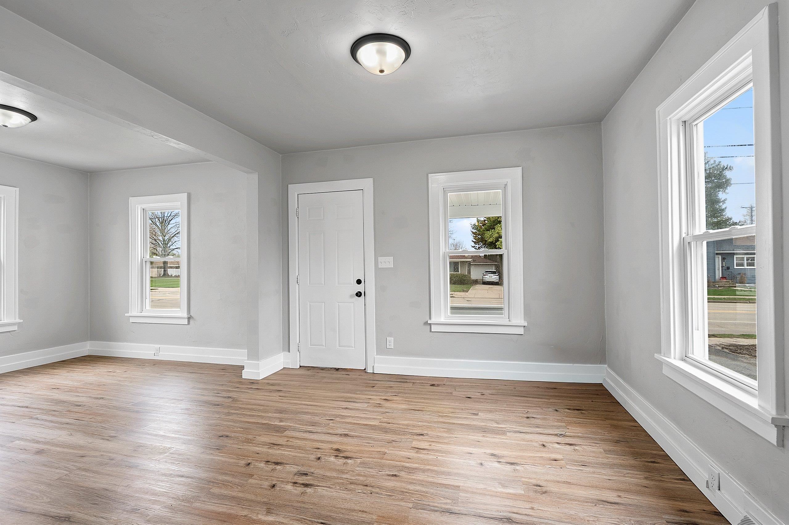 727 East Calumet Street Appleton, WI 54915 - Photo 9 of 51