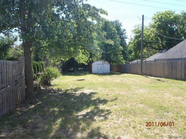 19903 Sumpter Road Belleville, MI 48111 - Photo 2 of 10 P6010034