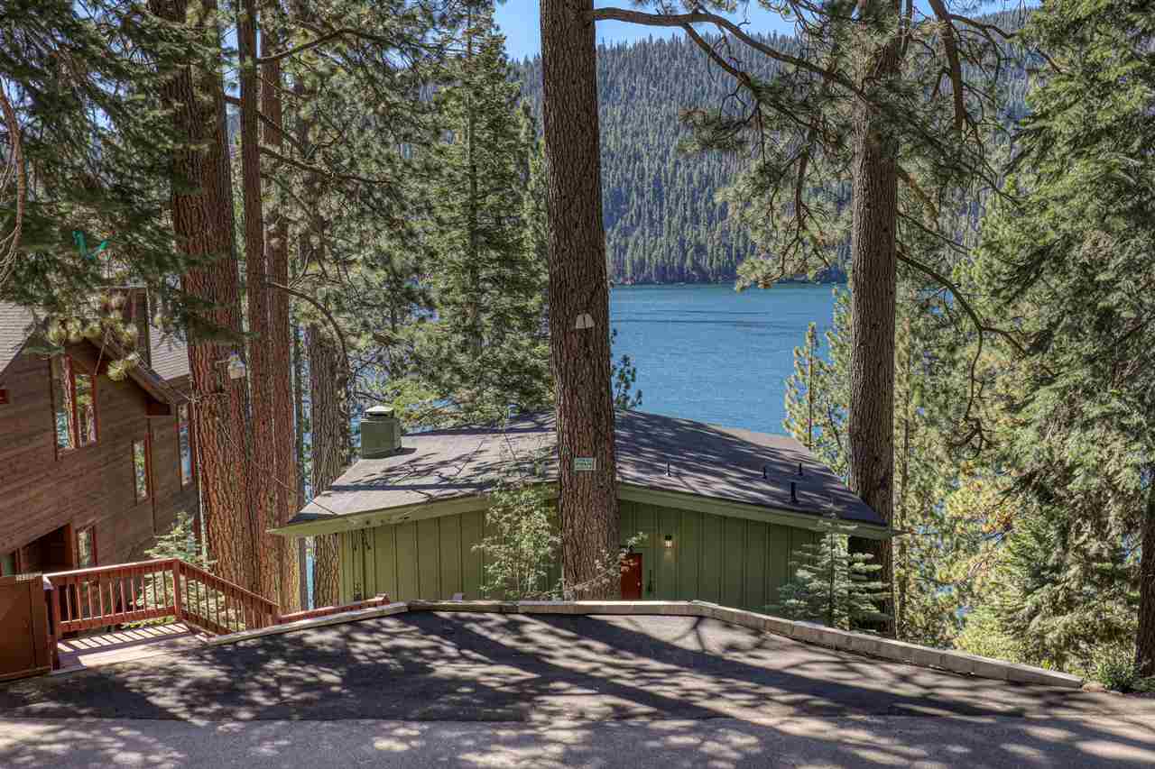 14300 Donner Pass Road Truckee, CA 96161 - Photo 16 of 20 a backyard of a house with a tree