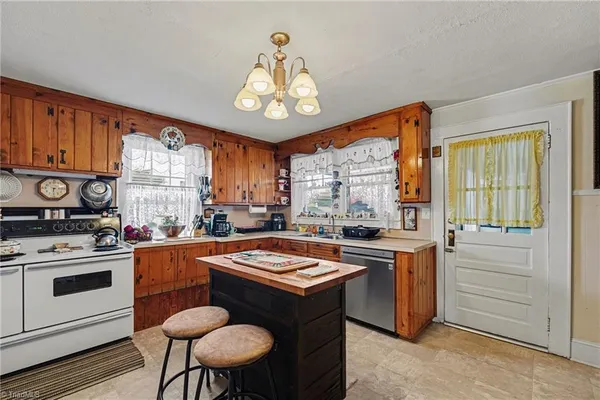 $270,000 | 1729 South Scales Street, Reidsville, NC 27320