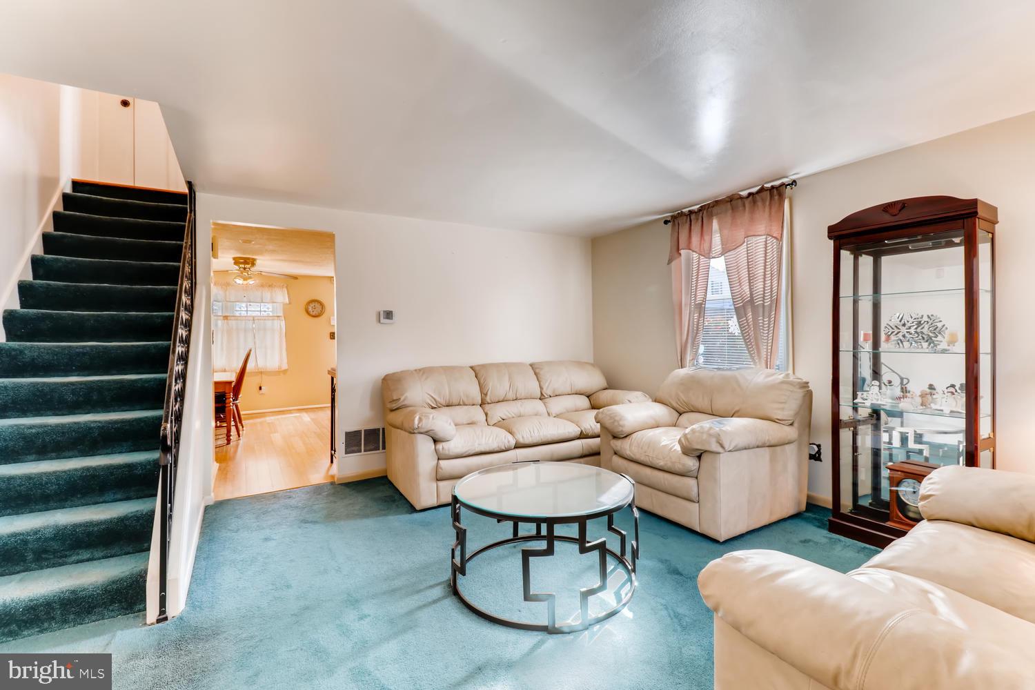 3007 Stranden Road Baltimore, MD 21230 - Photo 2 of 11 Living Room