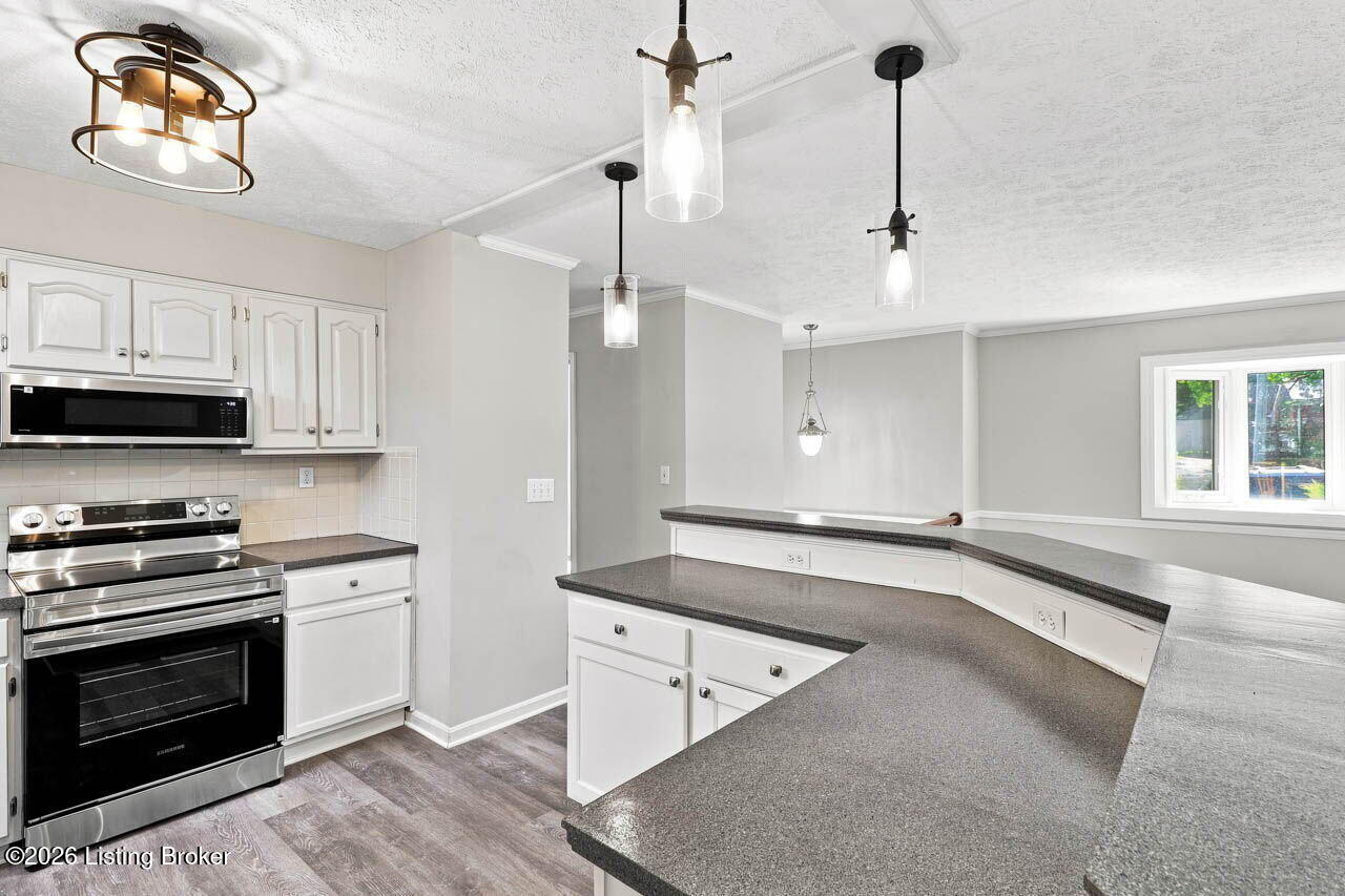 8206 Vaughn Mill Road Louisville, KY 40228 - Photo 5 of 61 8206 Vaughn Mill Rd - 18
