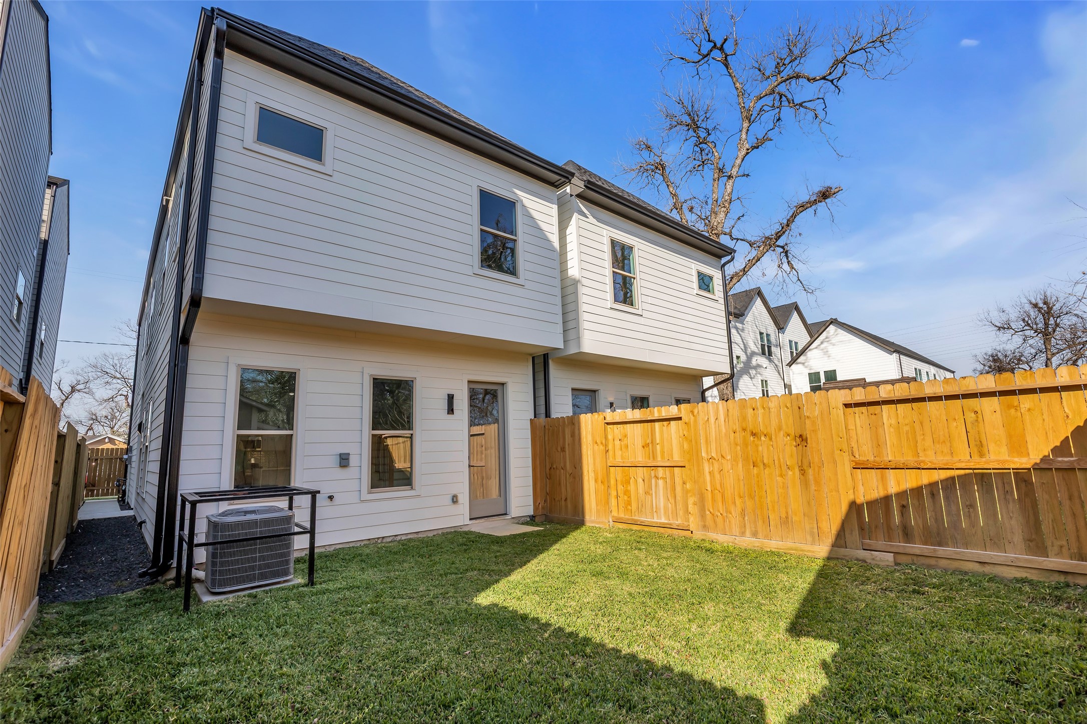 1506 Griffin Street Houston, TX 77009 - Photo 35 of 38 Enjoy the outdoor living and entertaining with this fully fenced backyard.