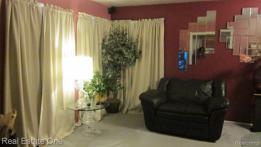 Living room2.JPG