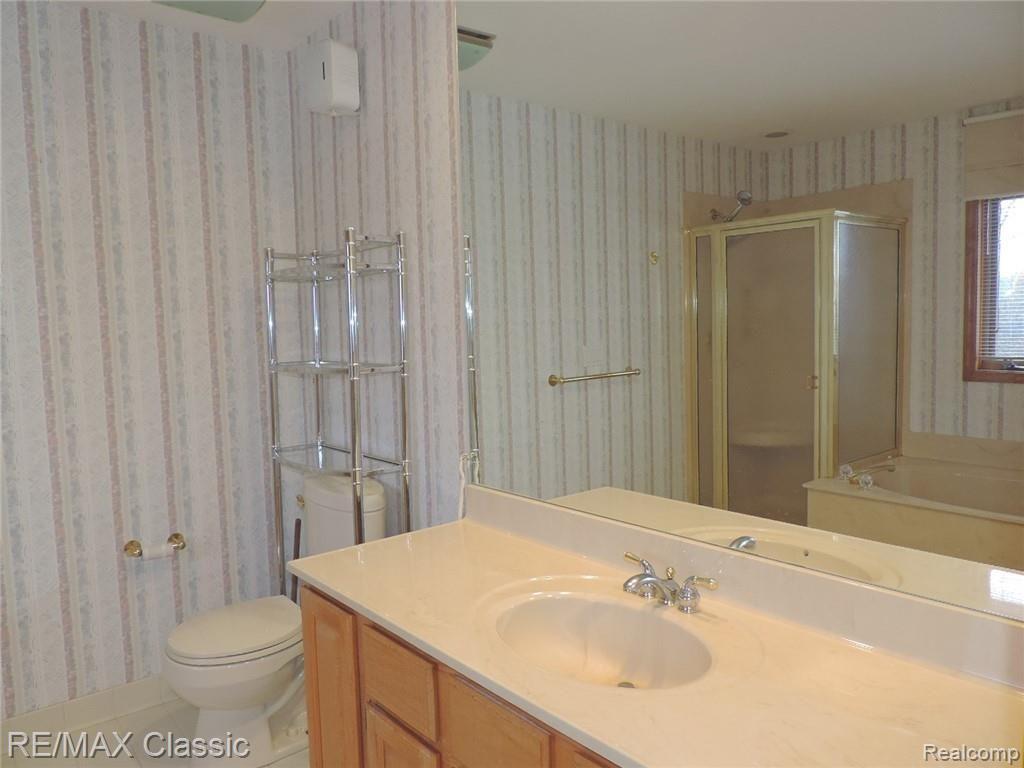 2560 Ford Road White Lake, MI 48383 - Photo 19 of 64 DSCN8668.JPG