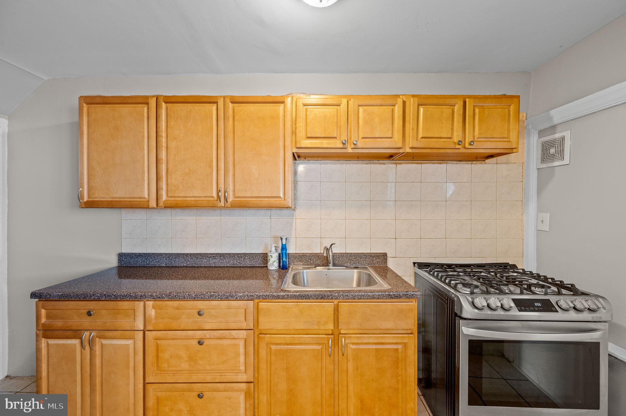704 Copley Road Upper Darby, PA 19082 - Photo 8 of 18