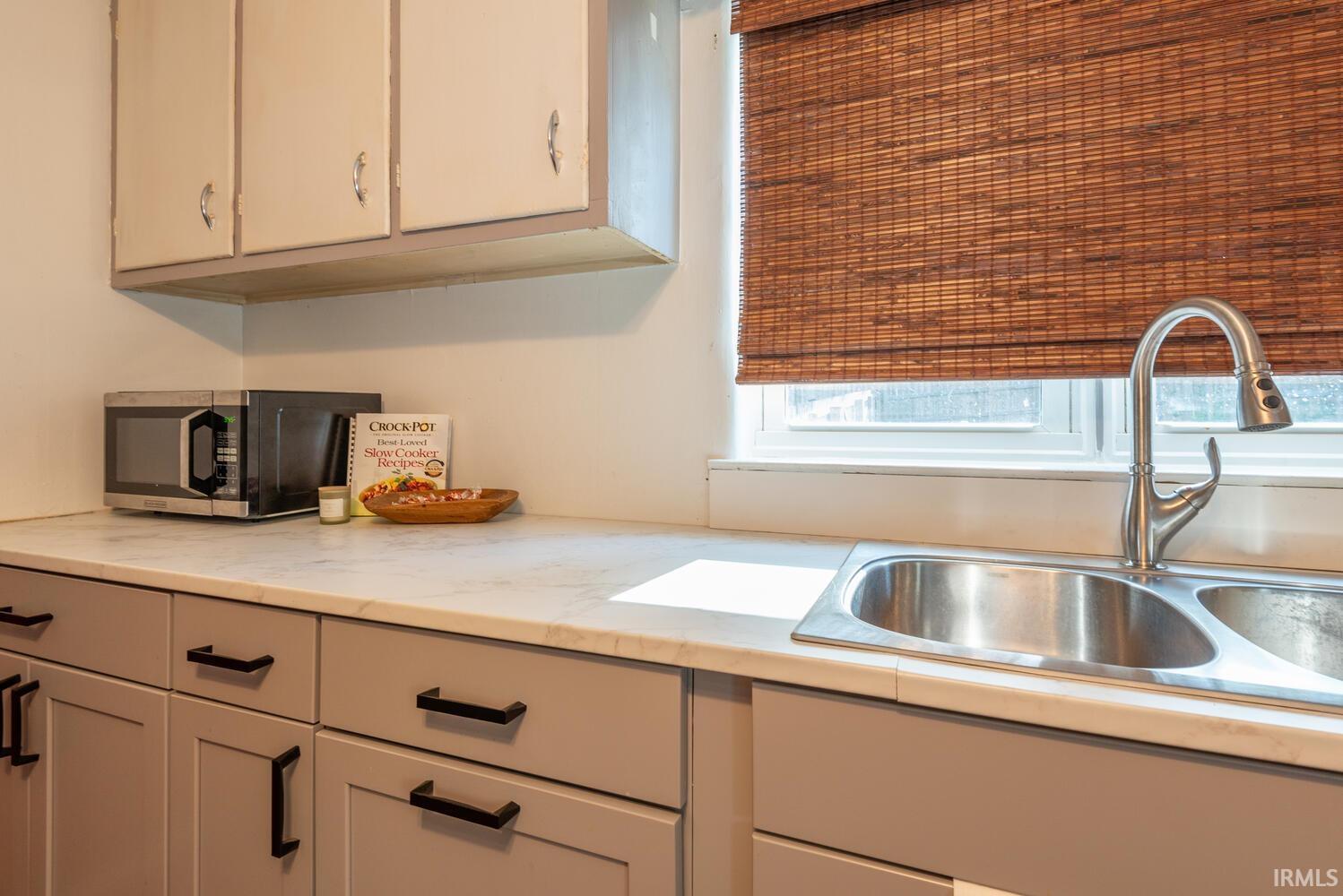 425 West Cedar Bluff Road Bloomington, IN 47403 - Photo 7 of 29