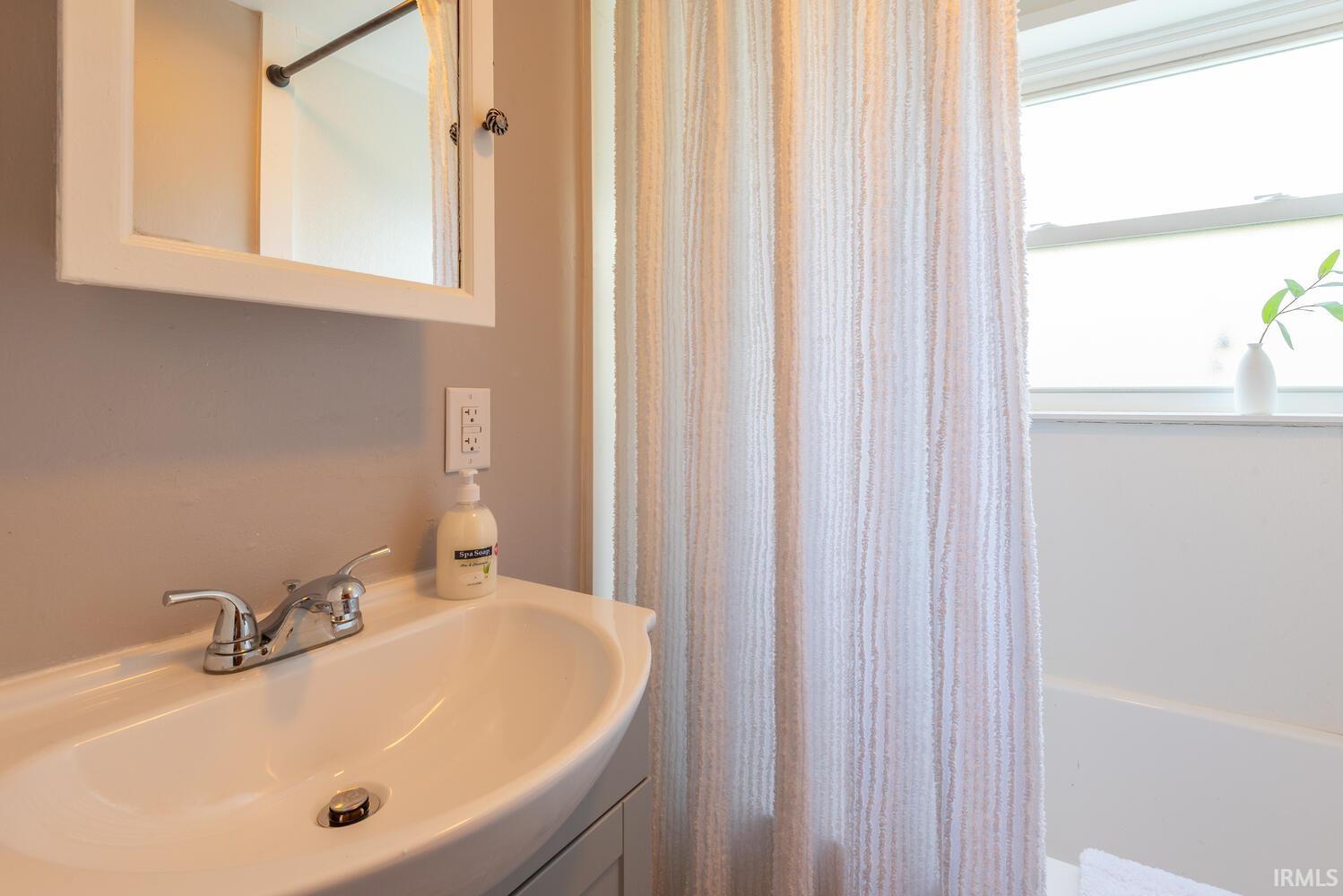 425 West Cedar Bluff Road Bloomington, IN 47403 - Photo 9 of 29