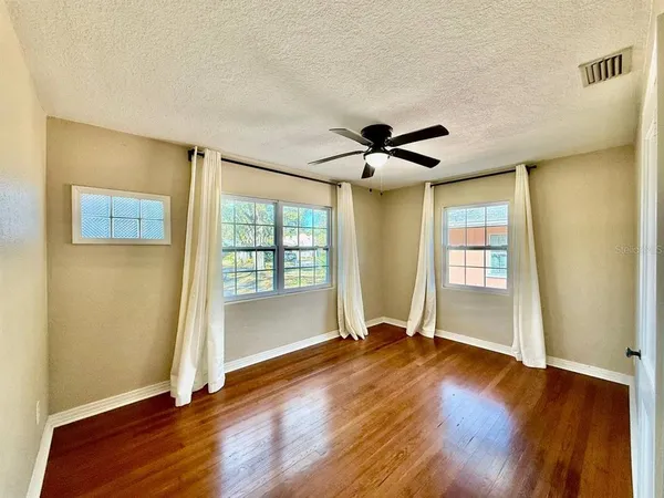 $2,400 | 301 North Washington Avenue, Clearwater, FL 33755