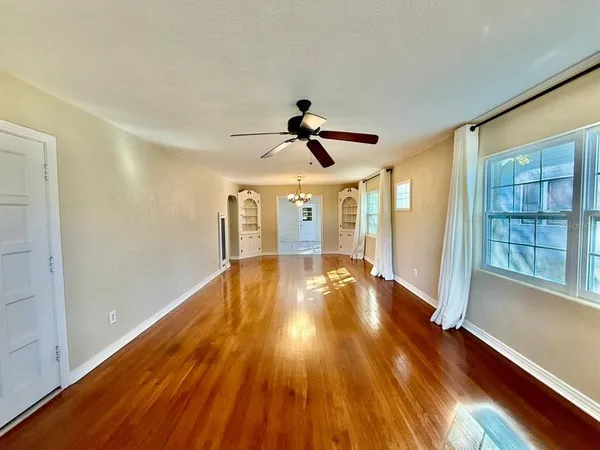 $2,400 | 301 North Washington Avenue, Clearwater, FL 33755