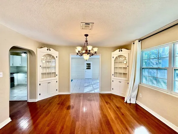 $2,400 | 301 North Washington Avenue, Clearwater, FL 33755