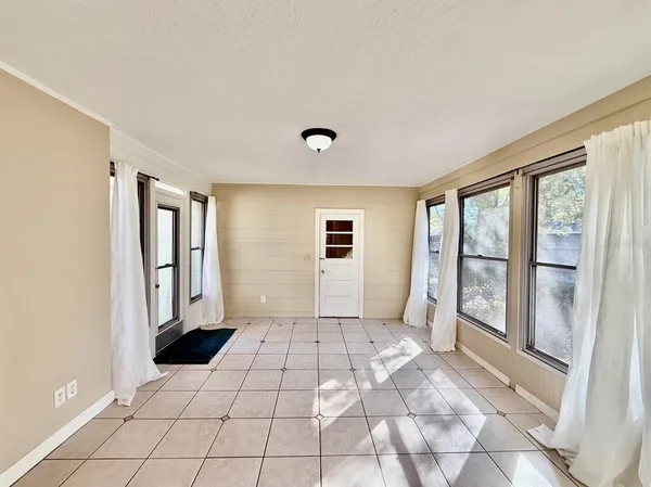 $2,400 | 301 North Washington Avenue, Clearwater, FL 33755