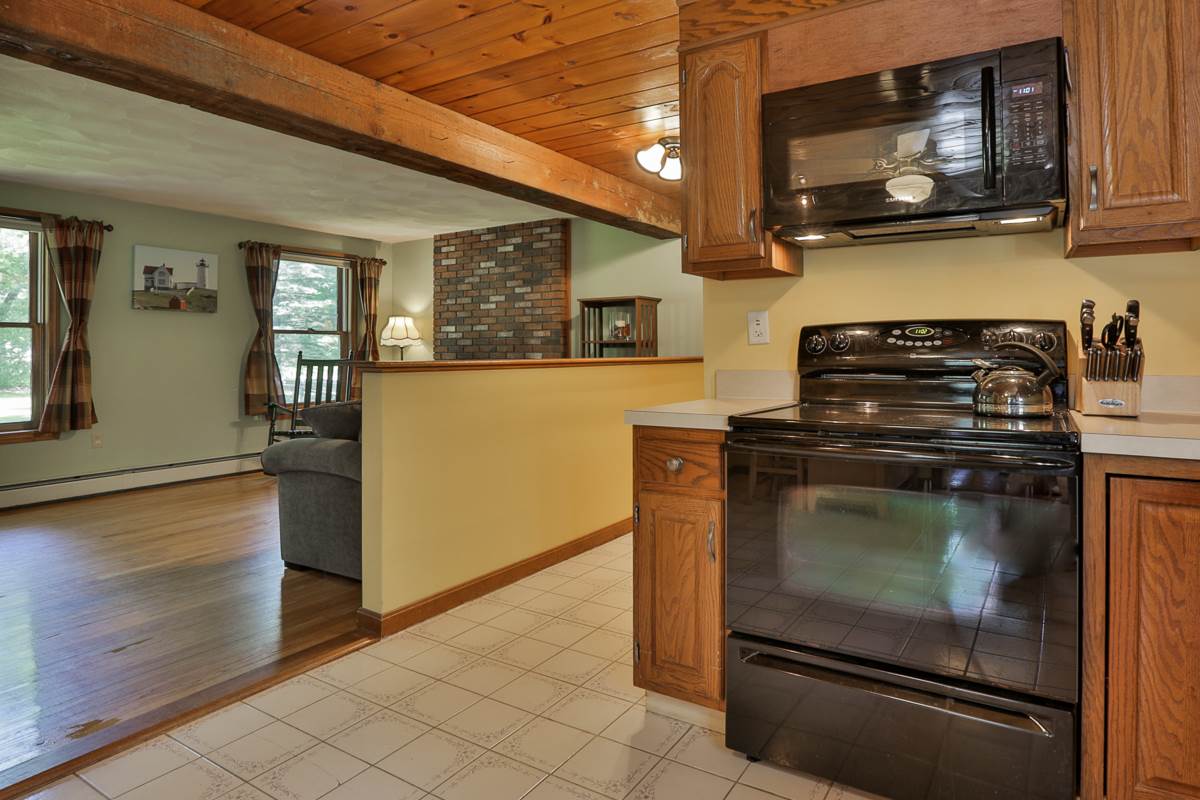 64 Smith Corner Road Newton, NH 03858 - Photo 4 of 31 Gallery Image 4