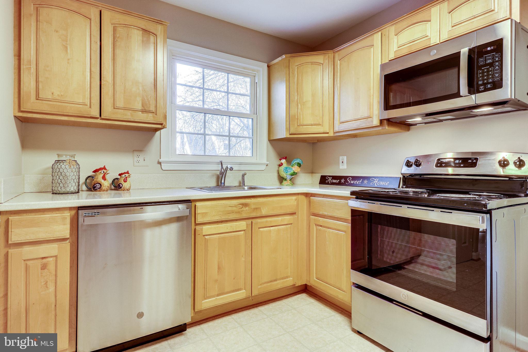 7818 Cliffside Court Springfield, VA 22153 - Photo 13 of 53 Kitchen