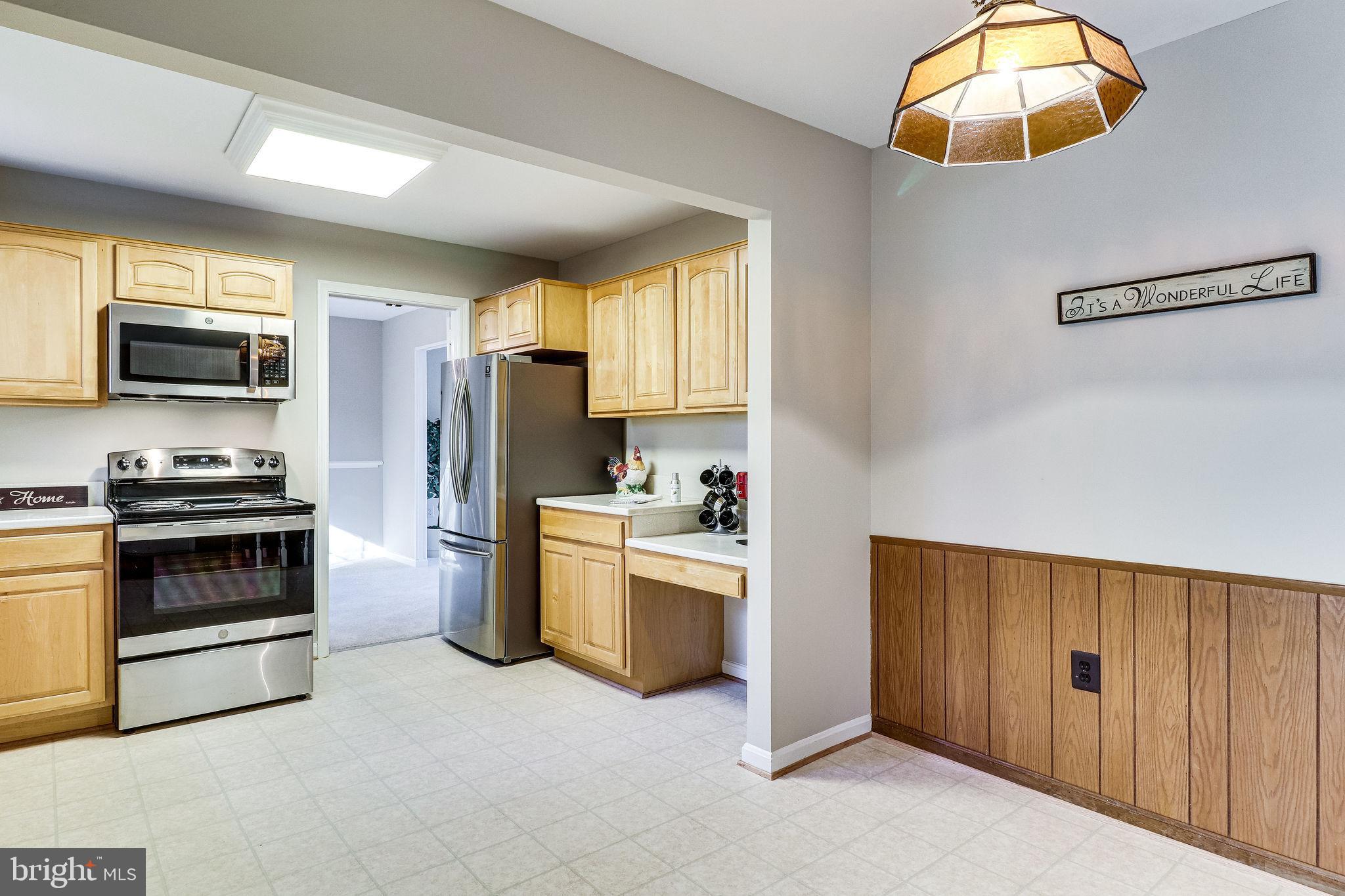 7818 Cliffside Court Springfield, VA 22153 - Photo 17 of 53 Table space in kitchen