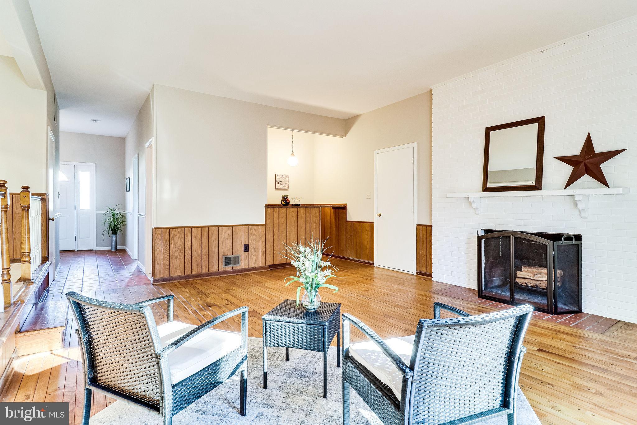 7818 Cliffside Court Springfield, VA 22153 - Photo 22 of 53 Family room with wood burning FP & wet bar