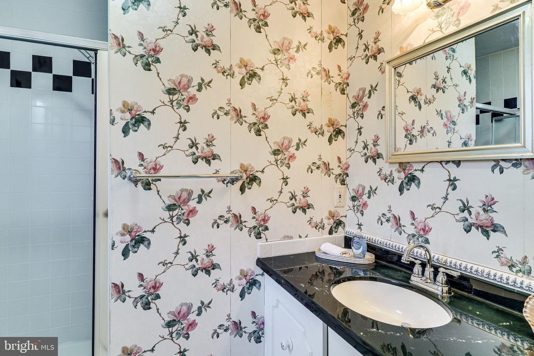 7818 Cliffside Court Springfield, VA 22153 - Photo 31 of 53 In suite master bath