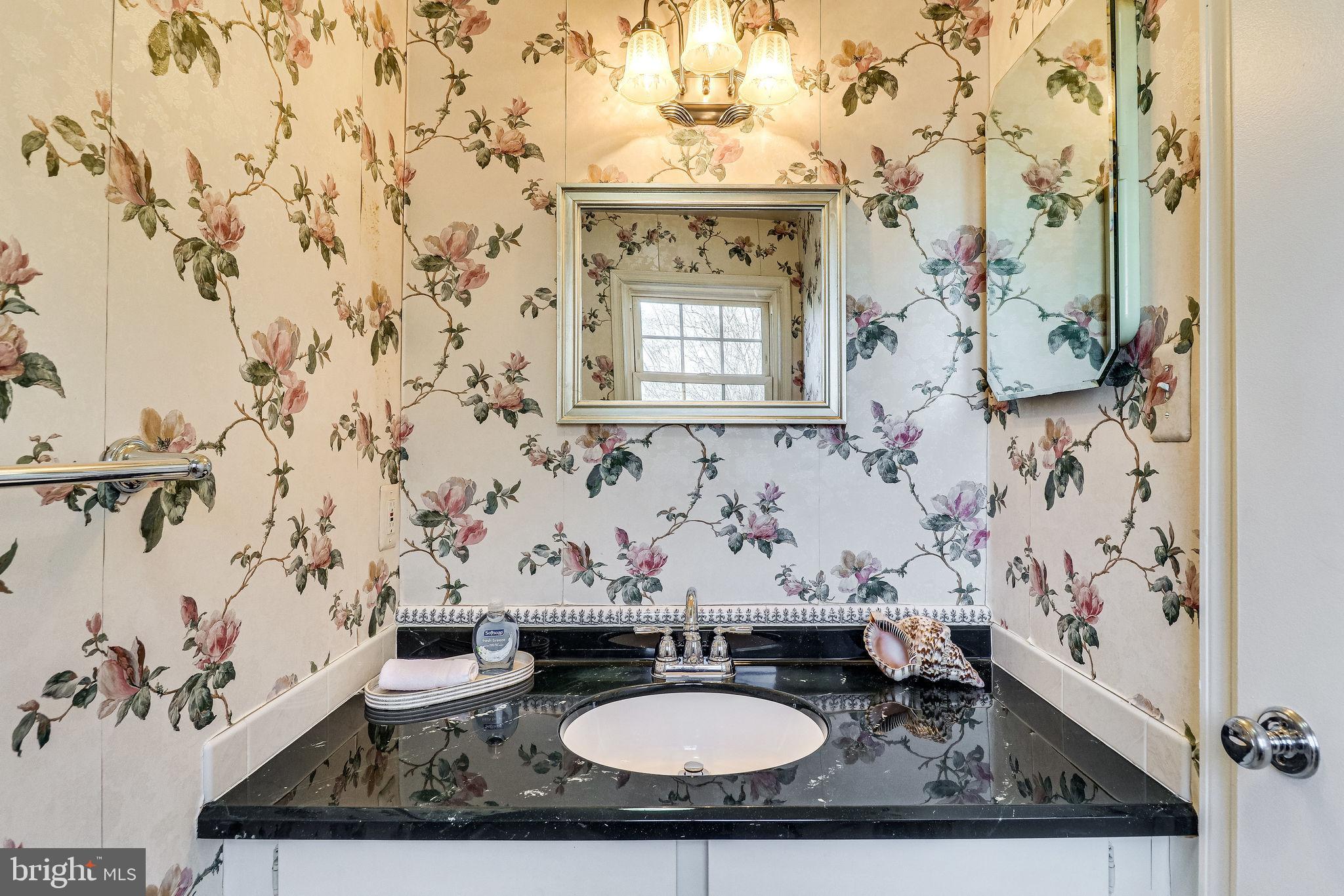 7818 Cliffside Court Springfield, VA 22153 - Photo 32 of 53 In suite master bath
