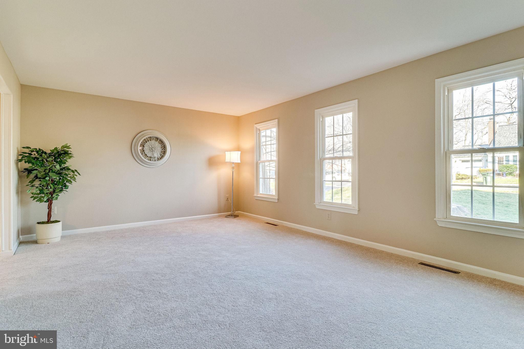 7818 Cliffside Court Springfield, VA 22153 - Photo 8 of 53 Living room with lots of light