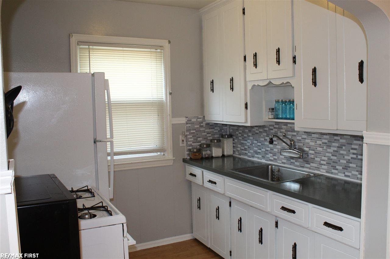 8313 Stephens Center Line, MI 48015 - Photo 12 of 38