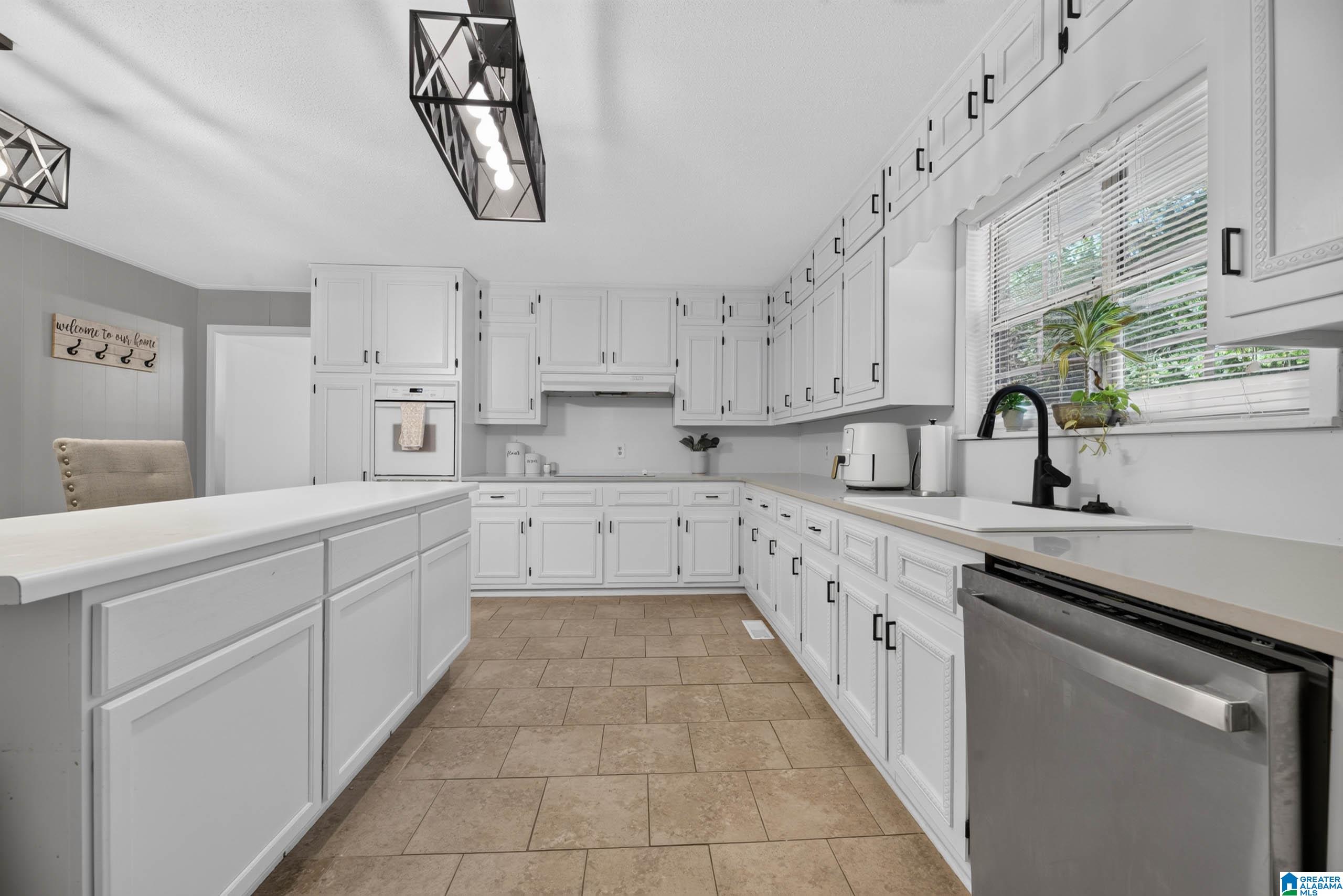716 King Road Oneonta, AL 35121 - Photo 8 of 52