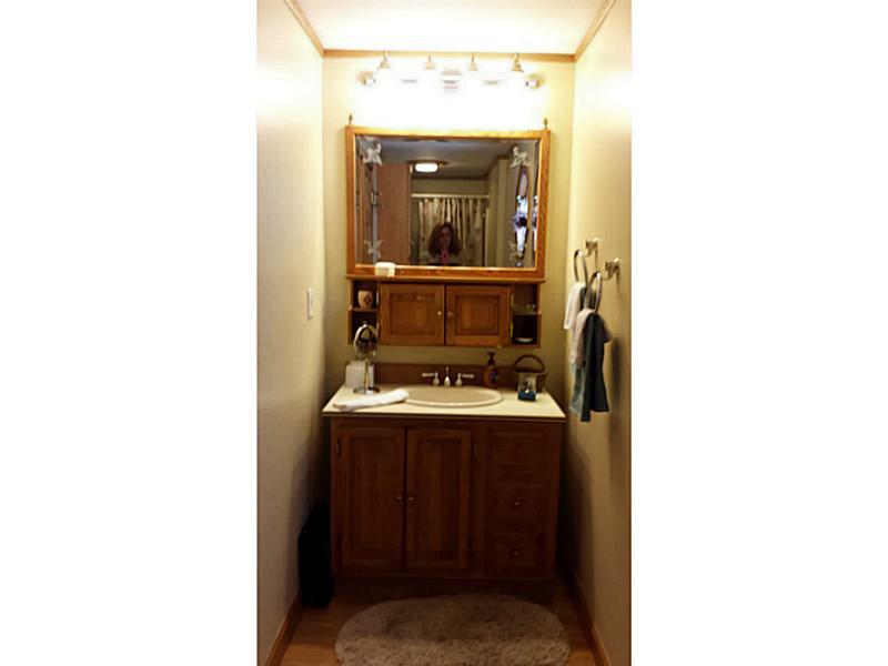 808 9th Street McKees Rocks, PA 15136 - Photo 12 of 23 Full Bath. 1st floor Full Bath