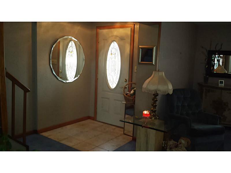 808 9th Street McKees Rocks, PA 15136 - Photo 6 of 23 Entry/Foyer.