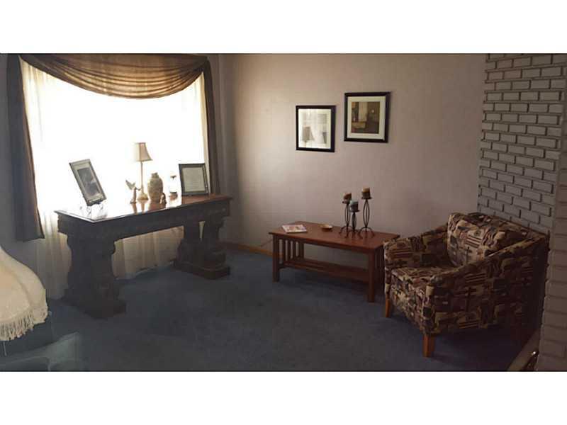 808 9th Street McKees Rocks, PA 15136 - Photo 8 of 23 Living Room.