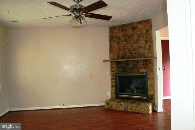 306 Raven Road Stephens City, VA 22655 - Photo 7 of 14 Living Room w corner fire place