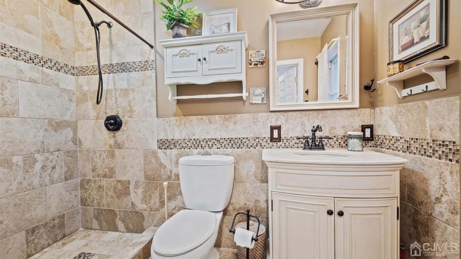 153 Kendall Road Kendall Park, NJ 08824 - Photo 28 of 32 Gallery Image 28