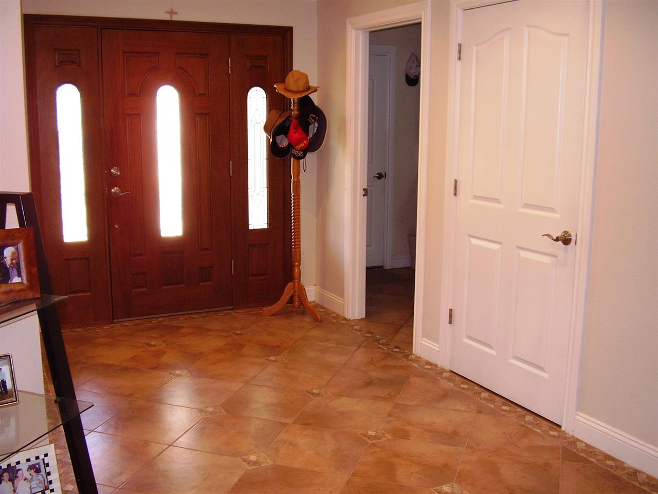 14570 Westgate Road Red Bluff, CA 96080 - Photo 4 of 28 Gallery Image 4