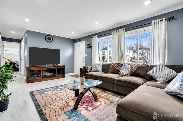 $599,000 | 89 West Warren Street, Iselin, NJ 08830