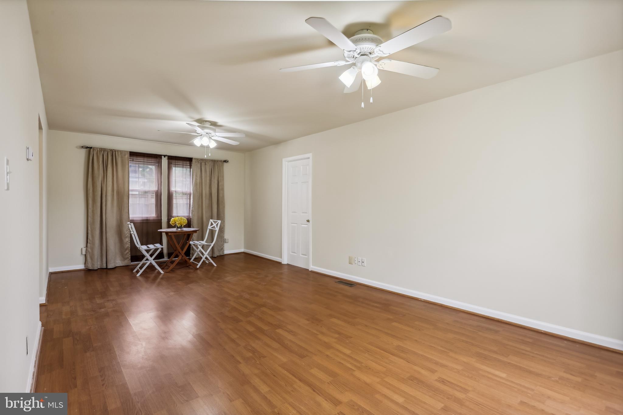 126 North Sycamore Road Sterling, VA 20164 - Photo 12 of 42 Dining Area