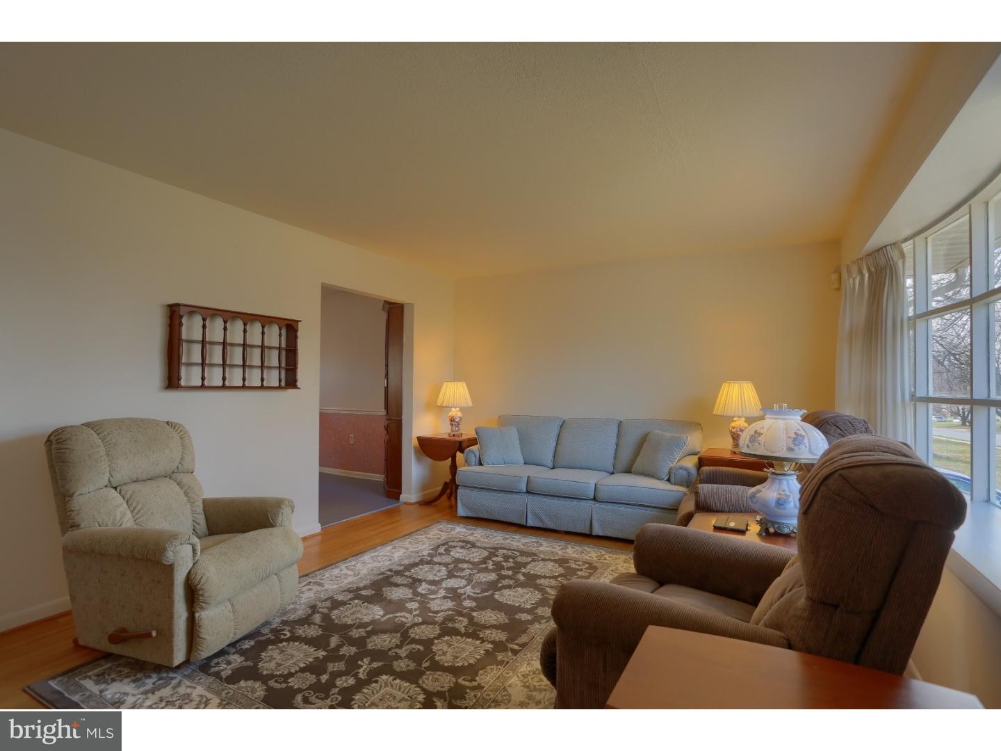 3335 Stoudts Ferry Bridge Road Reading, PA 19605 - Photo 4 of 20 Living Room