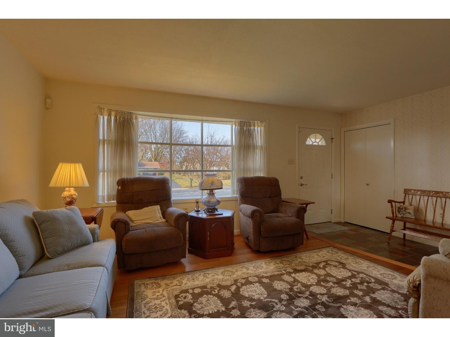 3335 Stoudts Ferry Bridge Road Reading, PA 19605 - Photo 5 of 20 Living Room