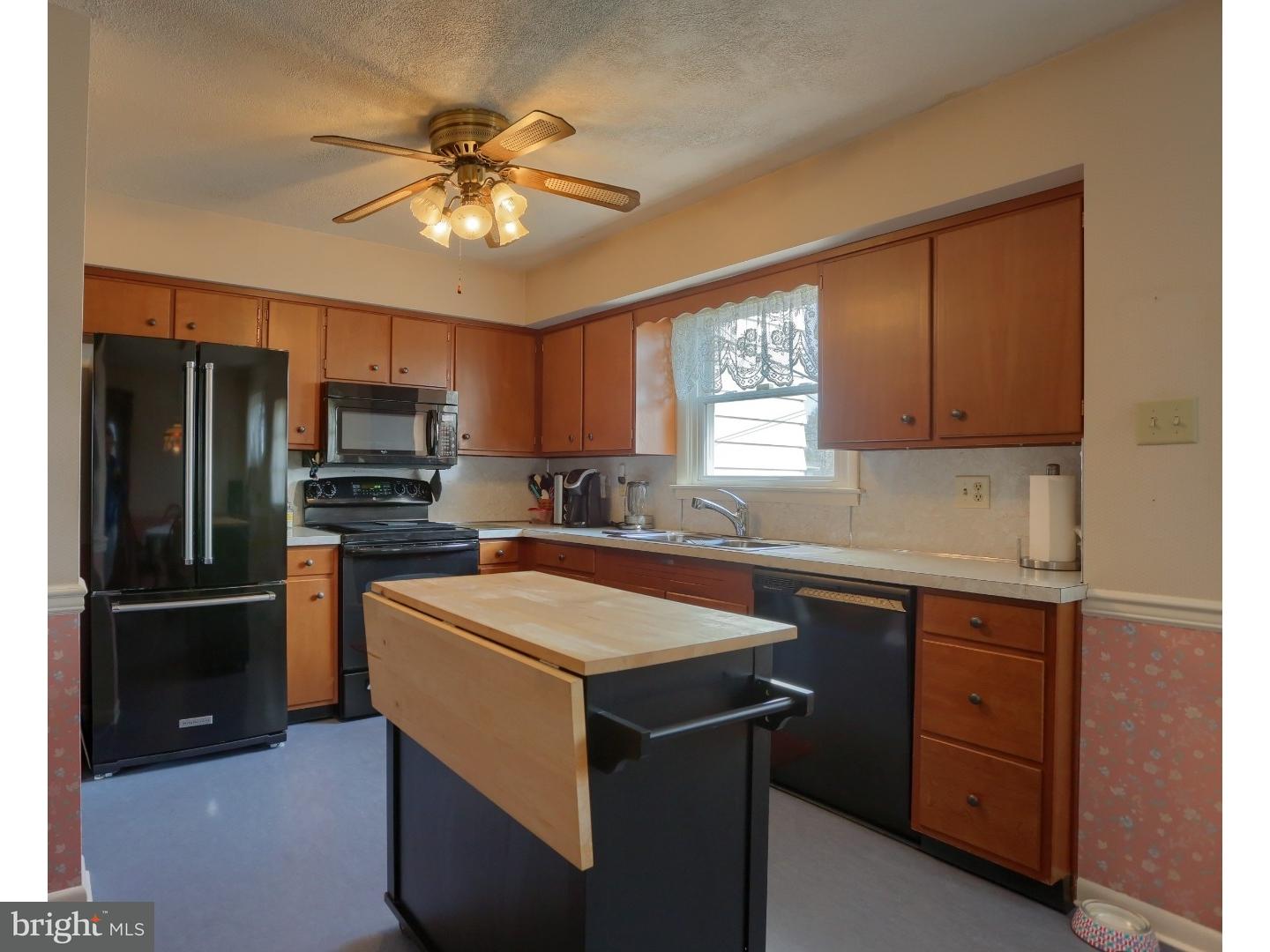 3335 Stoudts Ferry Bridge Road Reading, PA 19605 - Photo 6 of 20 Kitchen