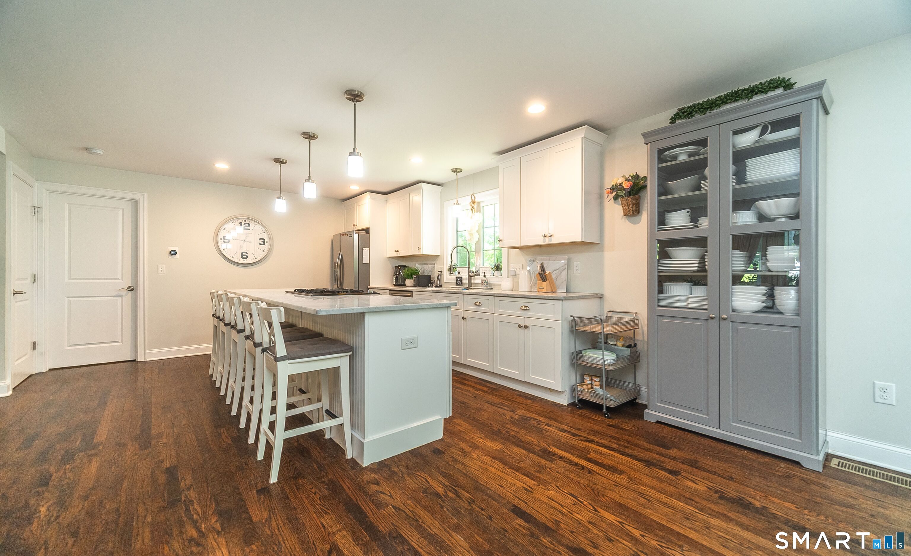 1364 Ridge Road North Haven, CT 06473 - Photo 3 of 40