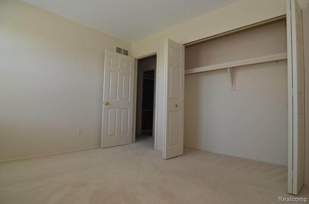 1668 Ridgecrest Rochester Hills, MI 48306 - Photo 26 of 31