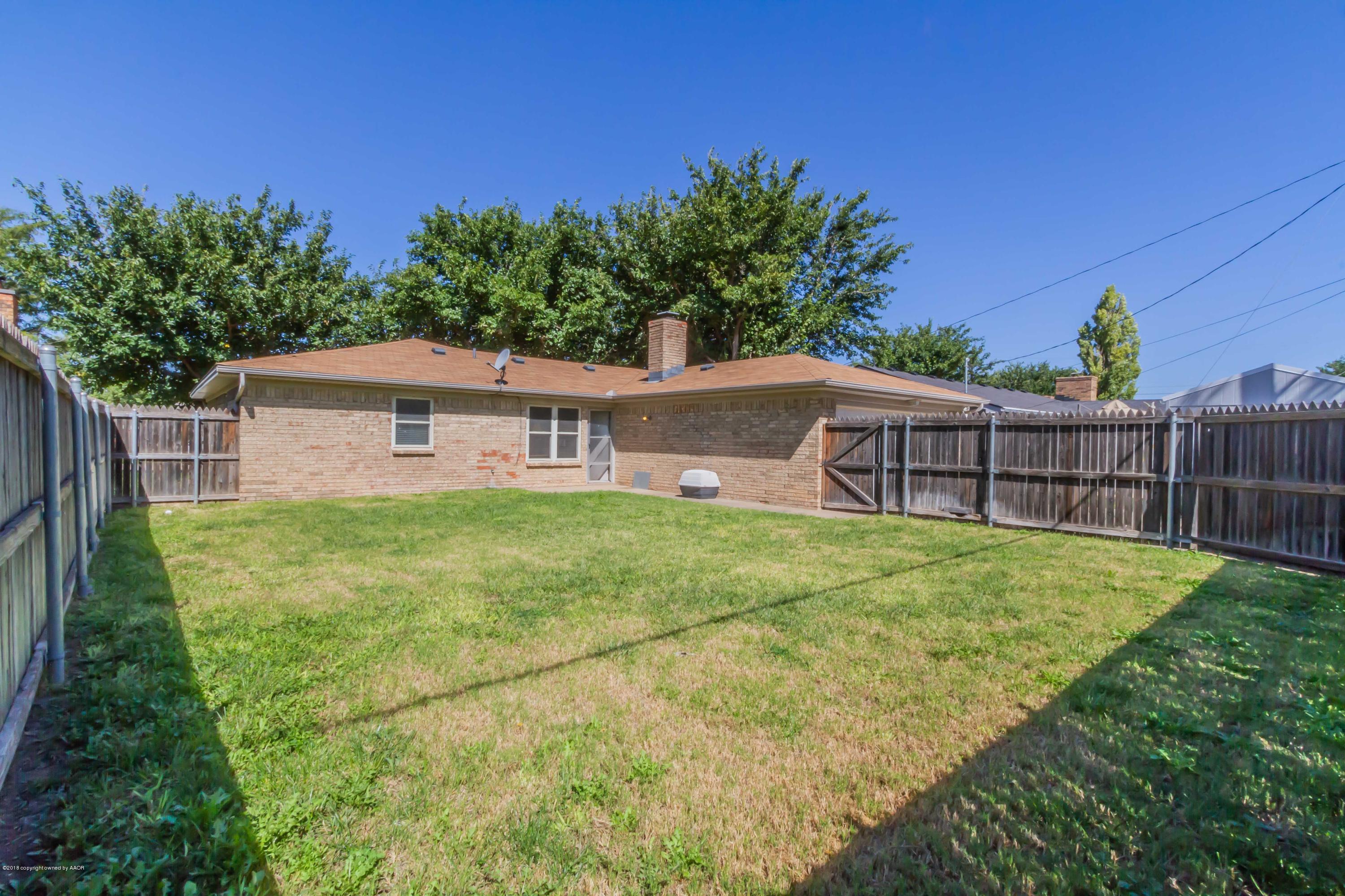 5205 South Milam Street Amarillo, TX 79110 - Photo 17 of 23 a view of a house with backyard and a garden