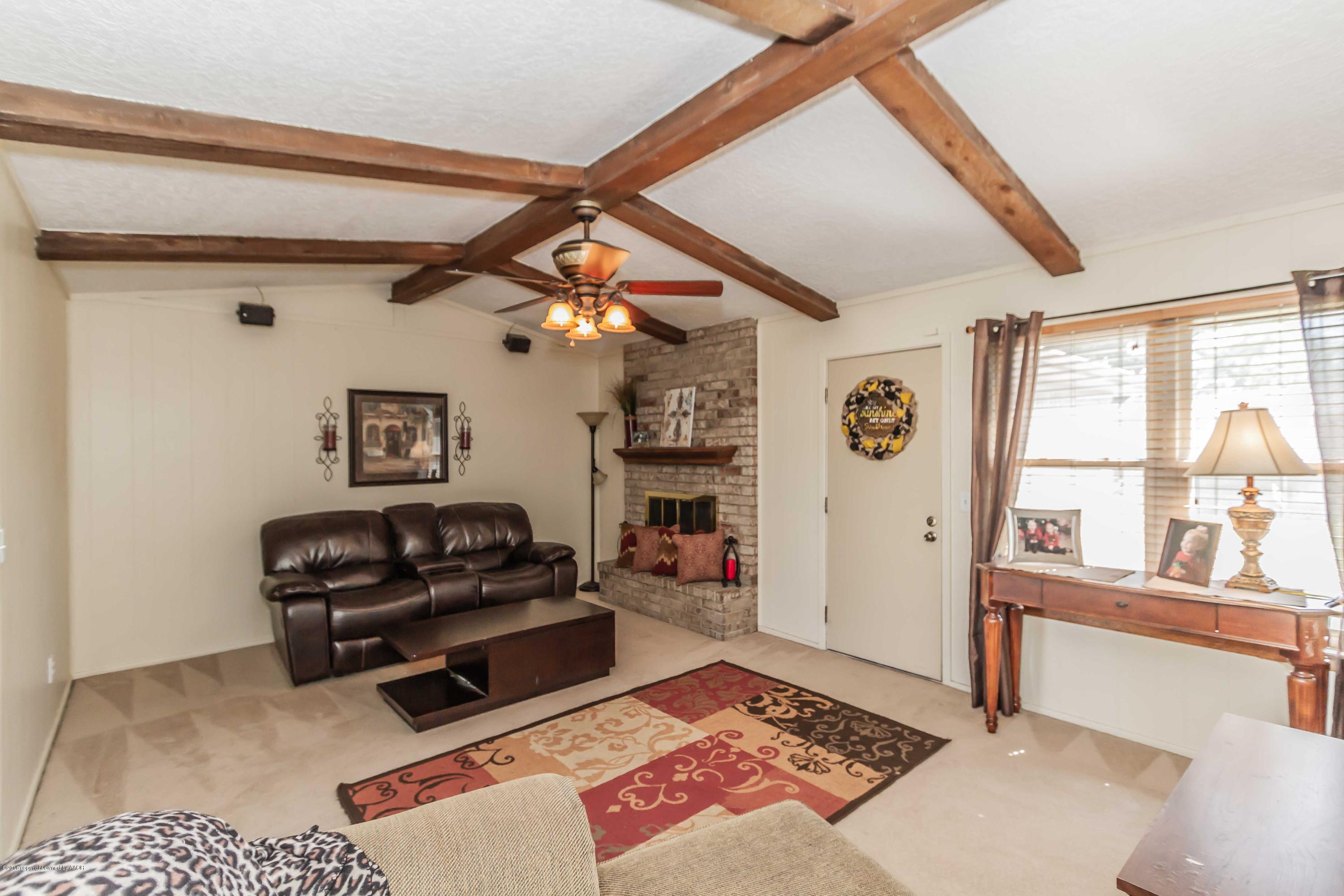 5205 South Milam Street Amarillo, TX 79110 - Photo 4 of 23 a living room with furniture