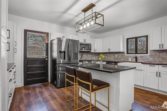 $225,000 | 28 Oakleigh Drive, Belleville, IL 62223