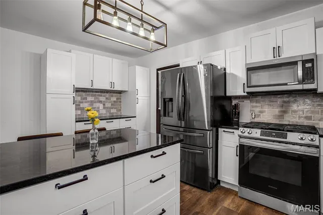 $225,000 | 28 Oakleigh Drive, Belleville, IL 62223