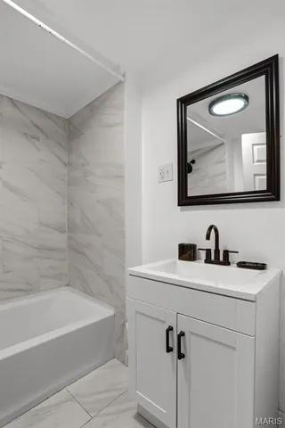 $225,000 | 28 Oakleigh Drive, Belleville, IL 62223